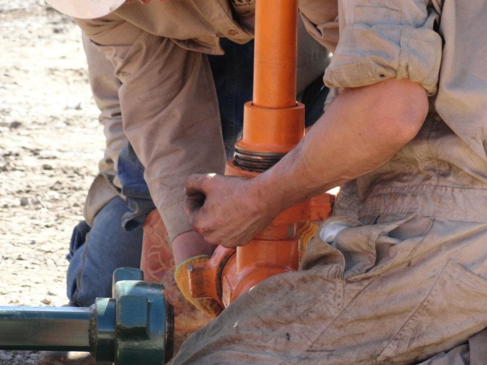 Men working in flowback and Well Testing